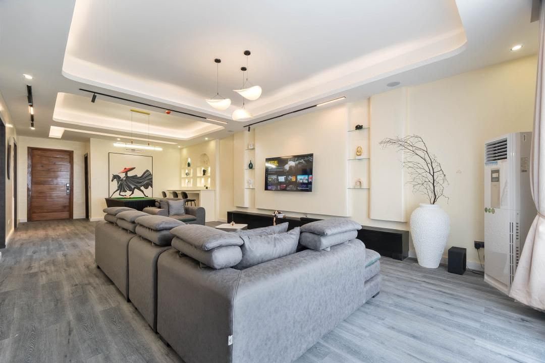 Finished lounge, clean floors and furnished
